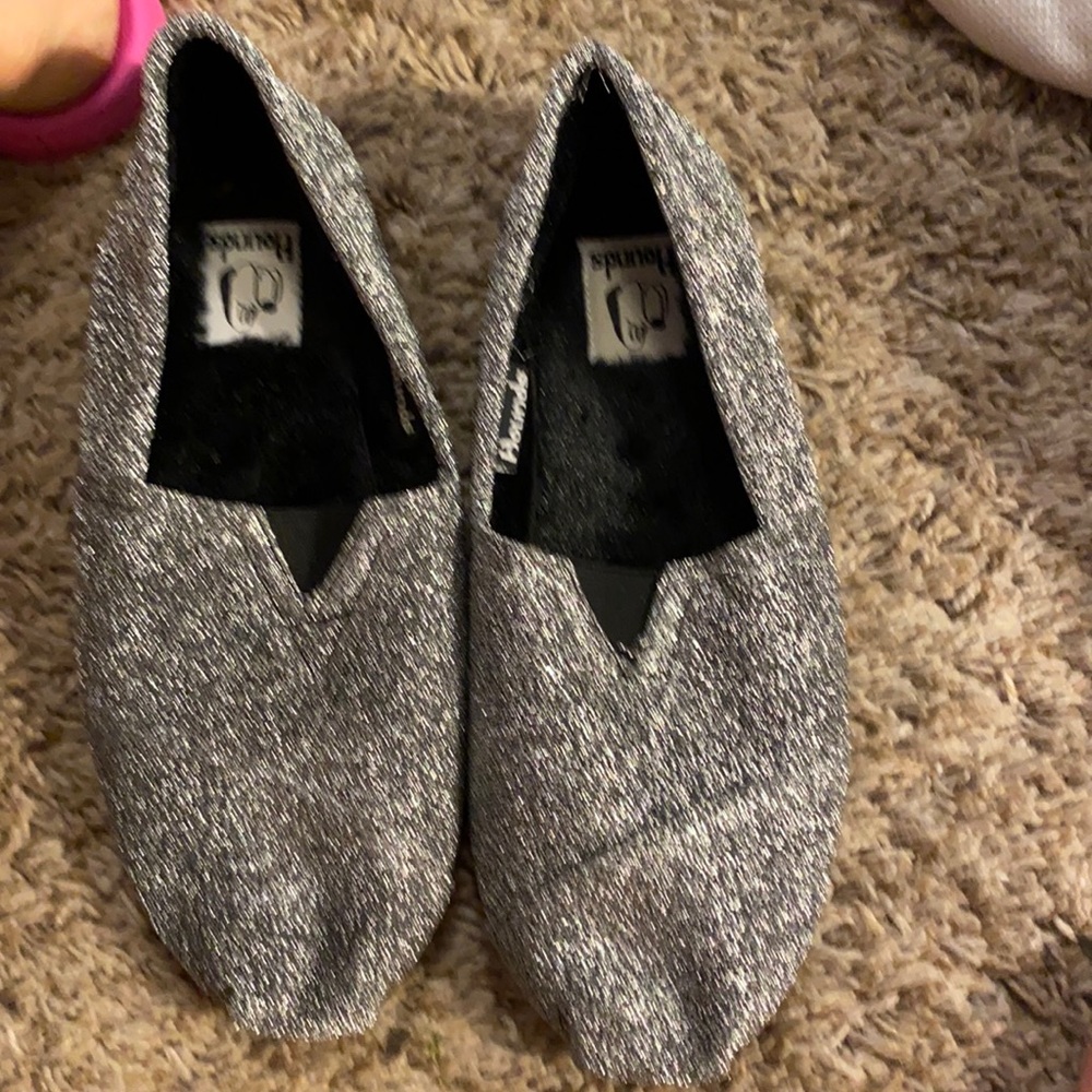 Hounds slip on shoes